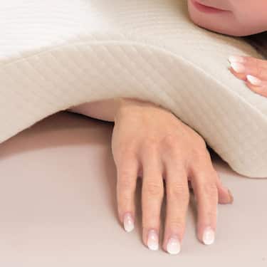Coussin pour bras pour dormeur latéral 26 x 30 x 12 cm avec housse Cooling Effect
