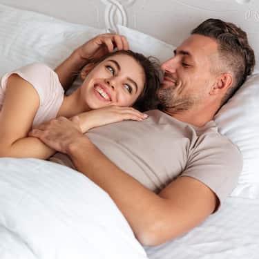 Surmatelas en mousse froide CloudComfort Cool 160 x 200 cm H2/H3, hauteur 7 cm, degré de fermeté H2/H3, surmatelas 7 zones avec face été et face hiver + oreiller Sleezzz® Cool à effet rafraîchissant