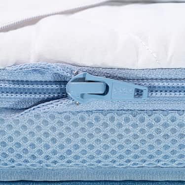 Surmatelas en mousse froide CloudComfort Cool 160 x 200 cm H2/H3, hauteur 7 cm, degré de fermeté H2/H3, surmatelas 7 zones avec face été et face hiver + oreiller Sleezzz® Cool à effet rafraîchissant