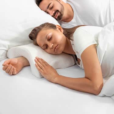 Coussin pour bras pour dormeur latéral 26 x 30 x 12 cm avec housse Cooling Effect